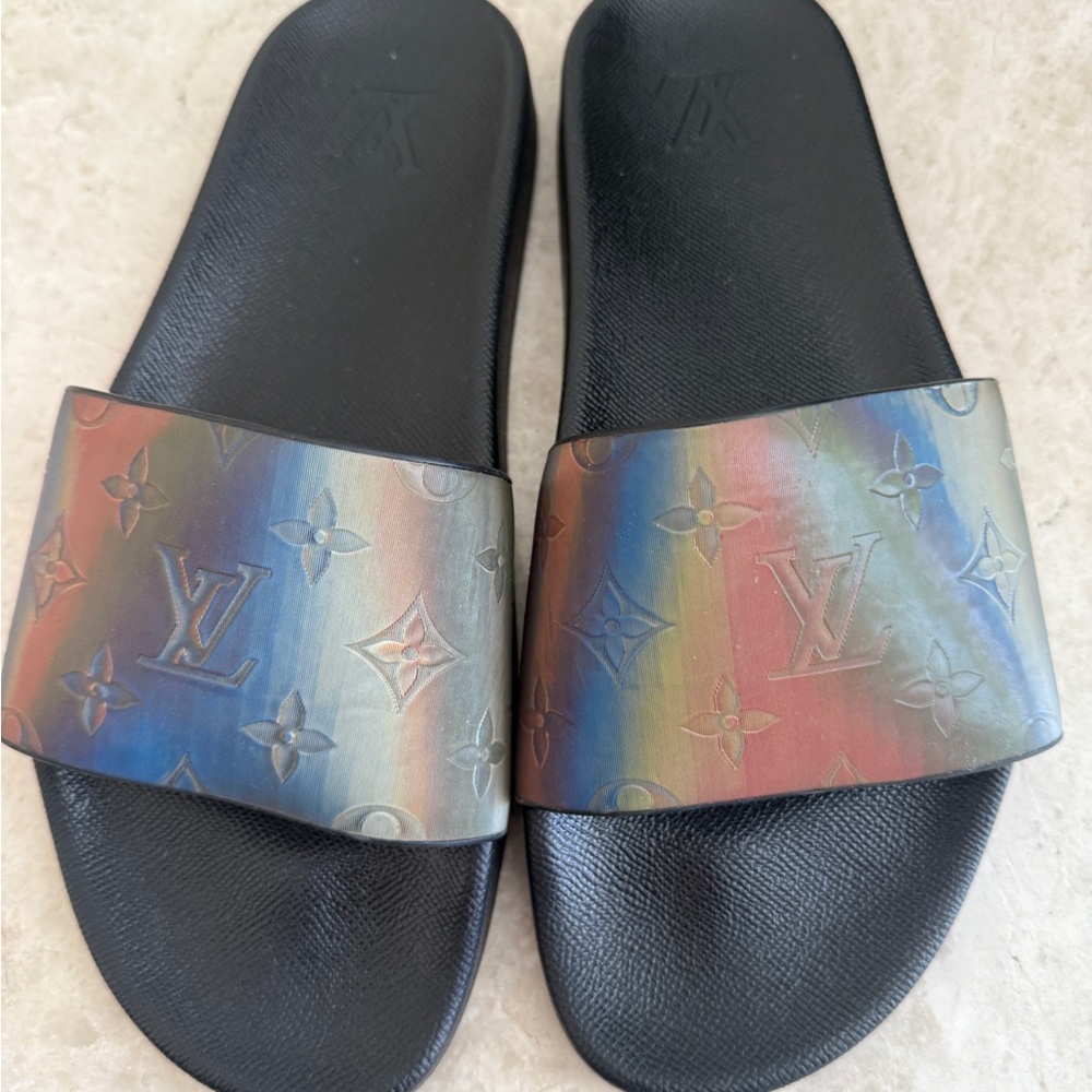 Louis Vuitton limited hologram men’s slides